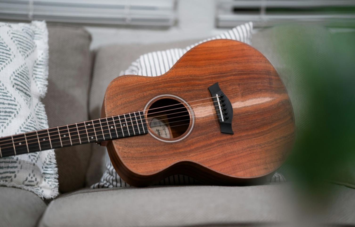 Музичне обладнання та інструменти у студії